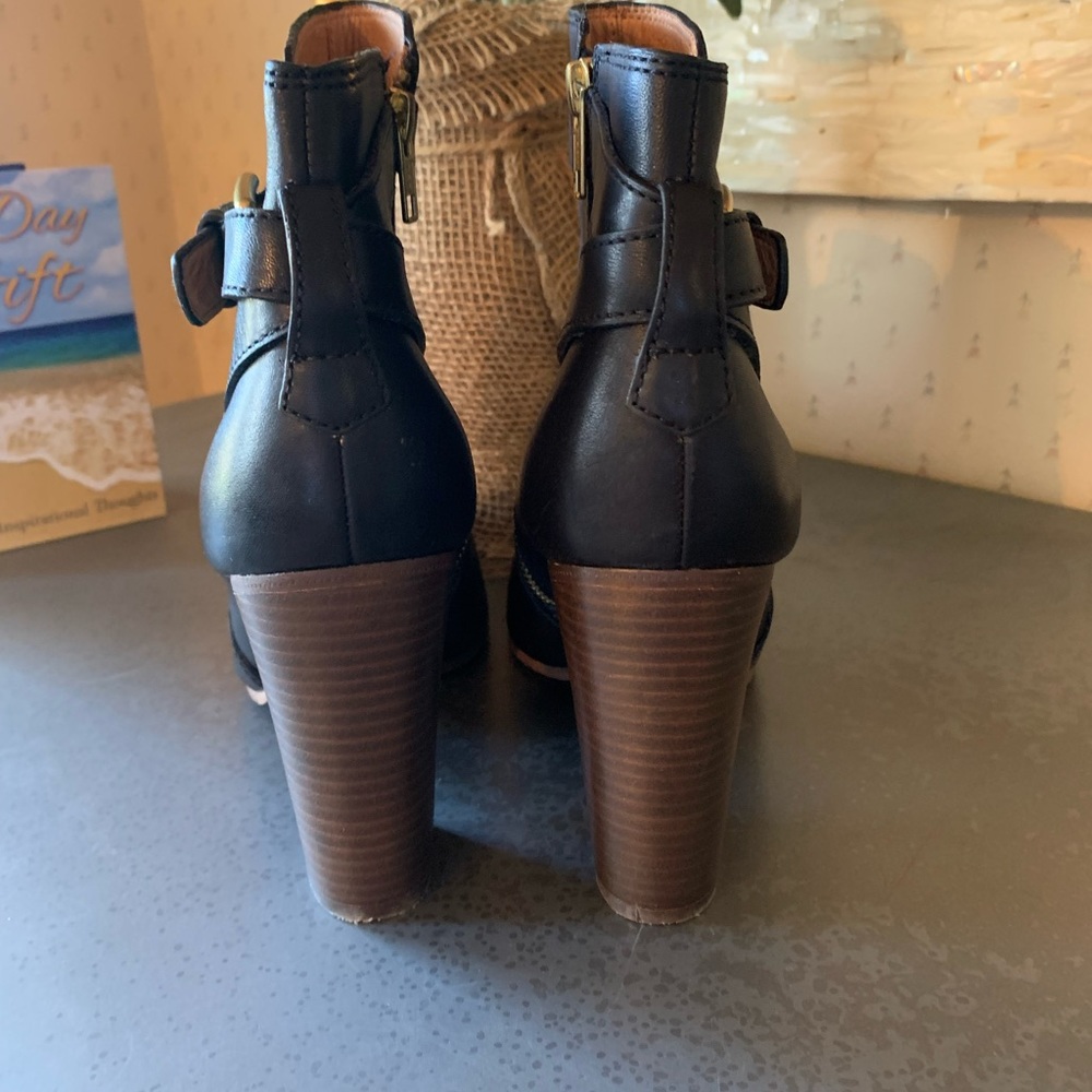 COACH, Like New all Leather Tulah, BLACK boots. Side zips with YKK zippers. - Picture 5 of 11